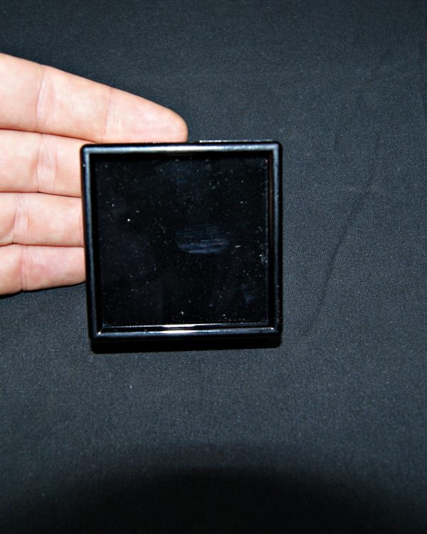 Caja de exposición negra