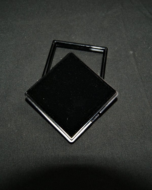 Caja de exposición negra