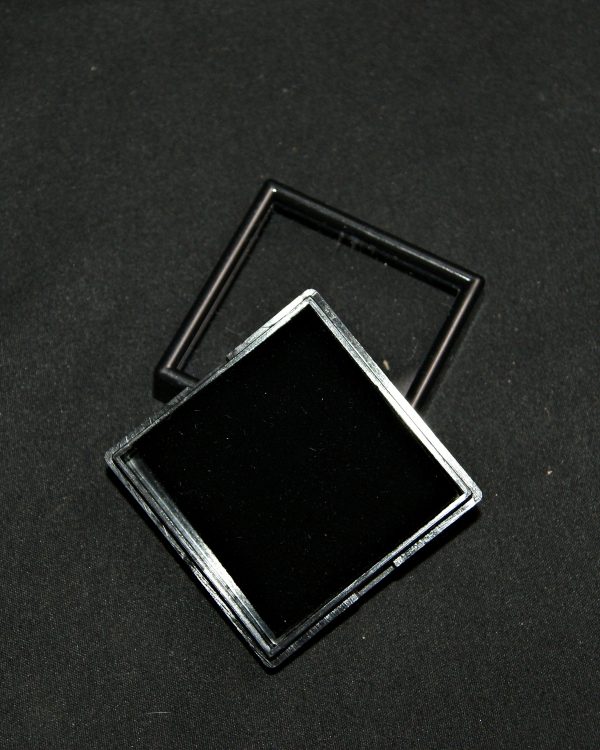 Caja de exposición negra
