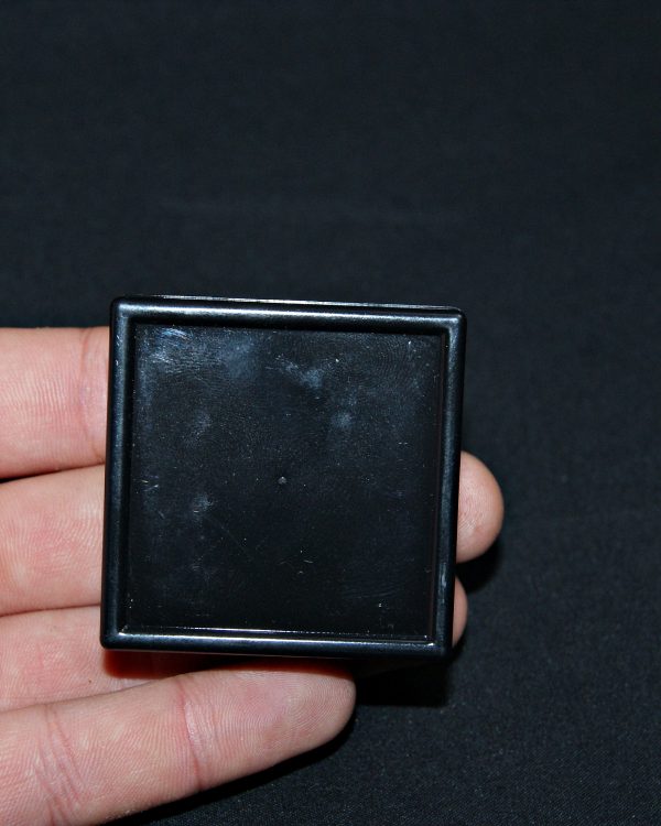 Caja de exposición negra