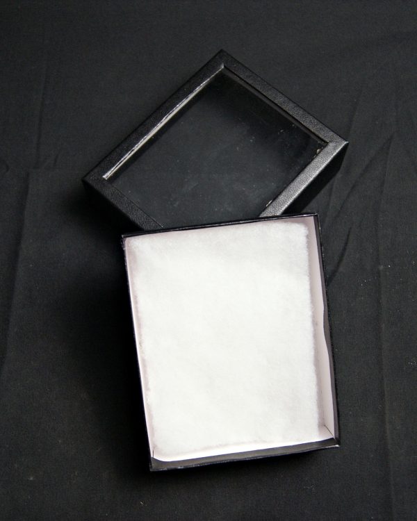 Caja de exposición con tapa de cristal