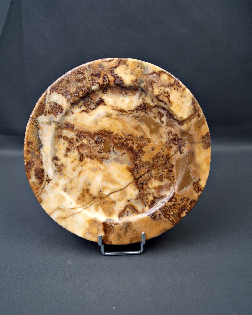 Plato artesanal con minerales