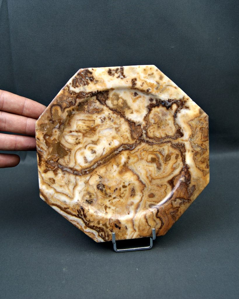 Plato artesanal con minerales